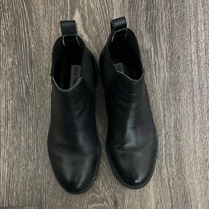 Steve Madden Sleek Black Leather Booties